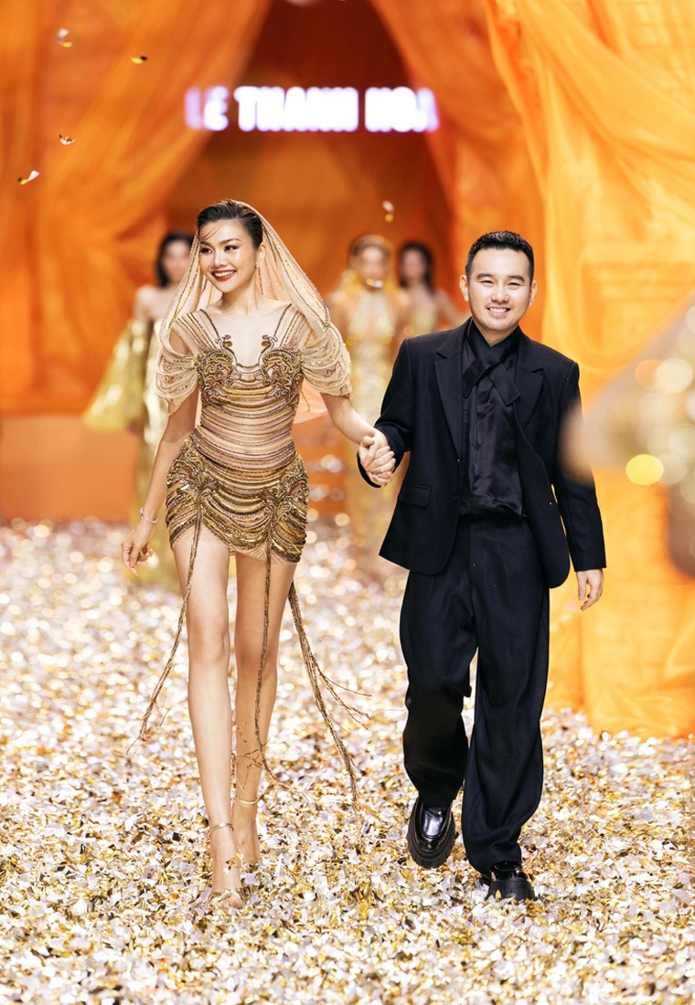 Thanh Hang in The colorful Cham Pa fashion show