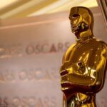 Gold price plummets, USD price at banks hits 26,000 VND for the first time